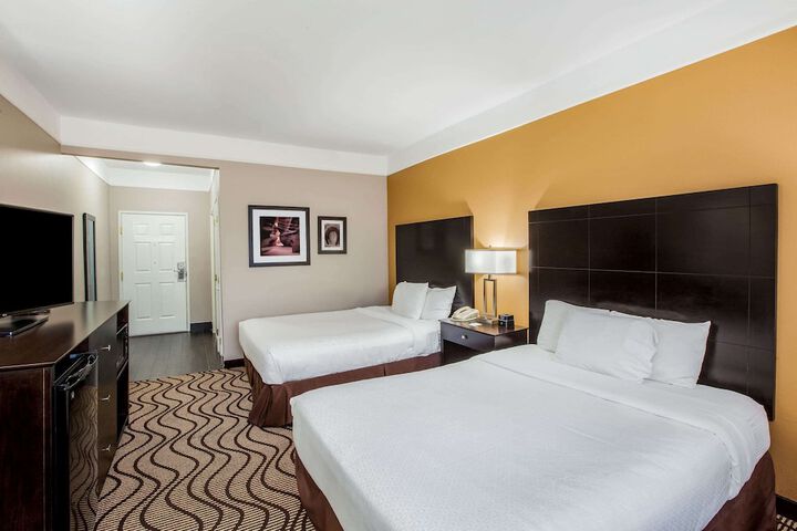 La Quinta Inn & Suites by Wyndham Pasadena