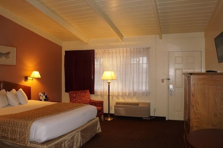 Room 9 of 15