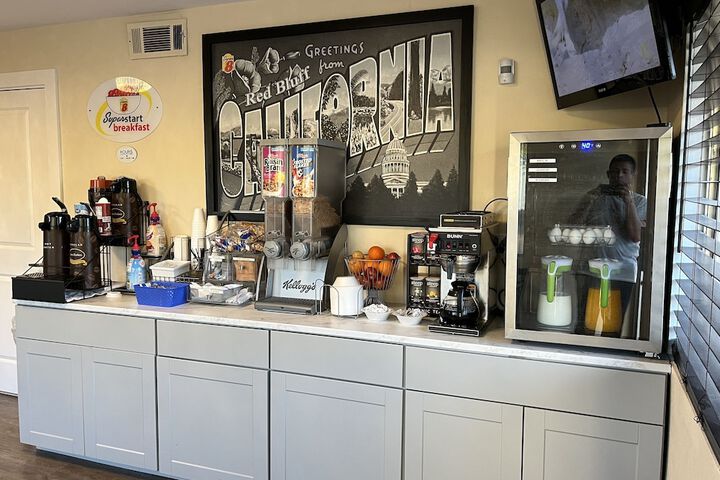 Breakfast/Coffee Service 39 of 40
