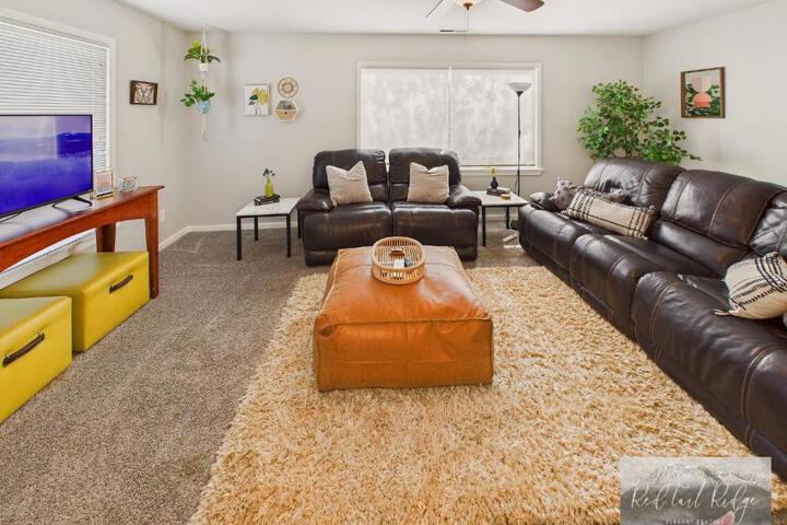 Main St. New with AC Monthly stays Charming Cottage KING BED