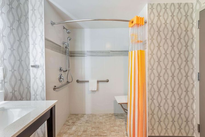 La Quinta Inn & Suites by Wyndham Aberdeen-APG