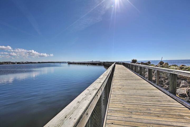 Keaton Beach Escape w / Hot Tub 2 Mi to Shore