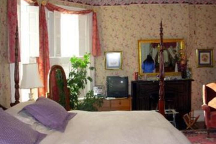Victorian House Bed & Breakfast