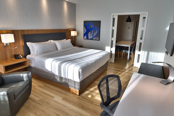 Room 12 of 32
