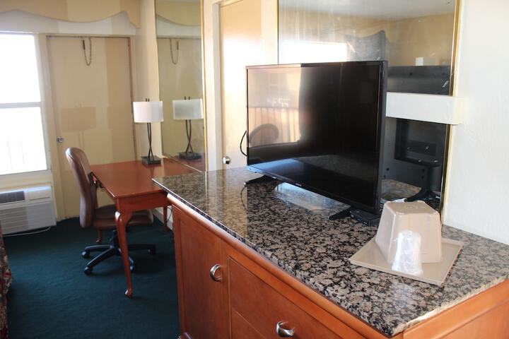 Room 10 of 33