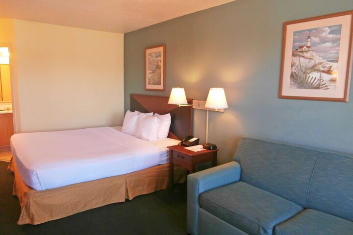 Room 3 of 8