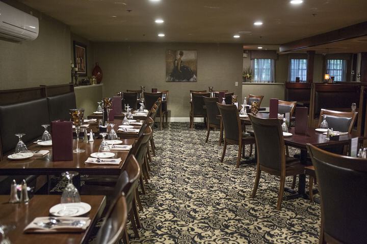 Dining 26 of 33