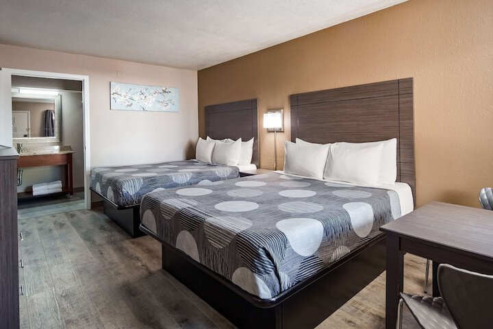 Room 12 of 25