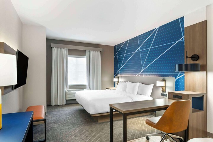 Room 10 of 29
