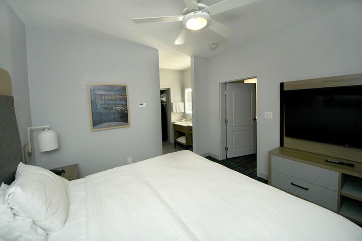 Room 26 of 34