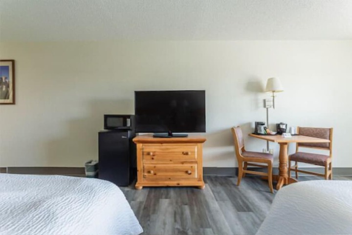 Lancaster Inn and Suites