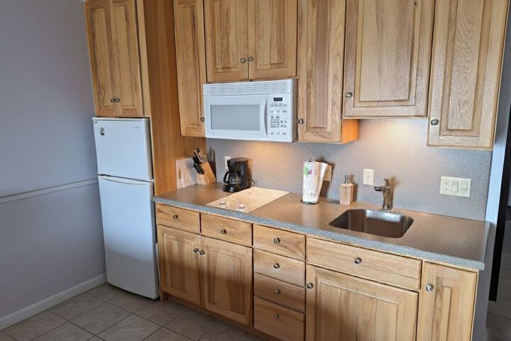 Pointes North Beachfront Hotel – 2 Person Spa Tub Studios