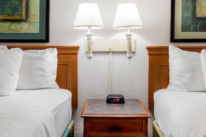 Room 28 of 33