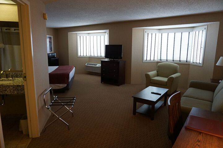 Room 2 of 33