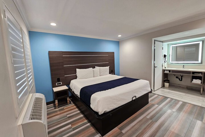 Travelodge by Wyndham Fullerton Near Anaheim