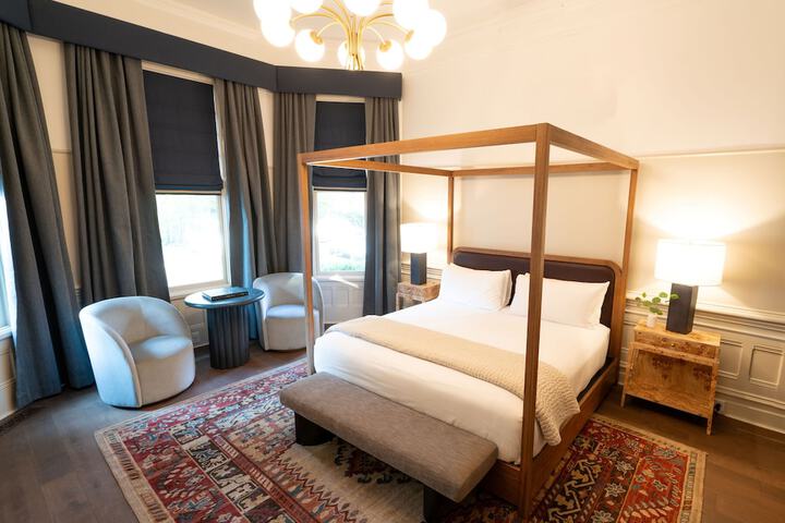 Room 32 of 52