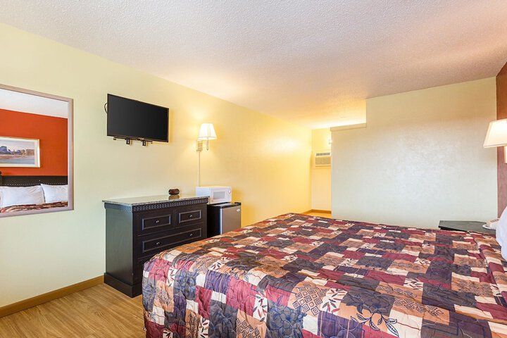 Room 11 of 27