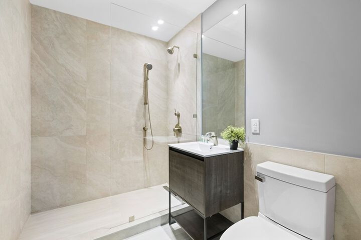 Global Luxury Suites at the Arches