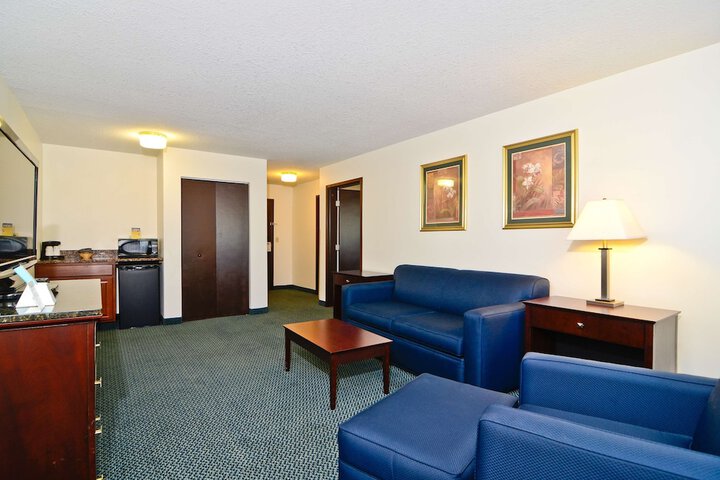 Room 17 of 28