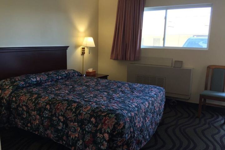 Room 13 of 40