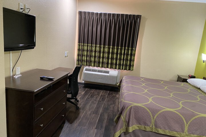 Room 18 of 36