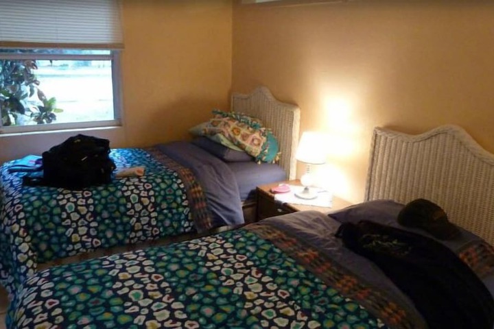 Room 27 of 37