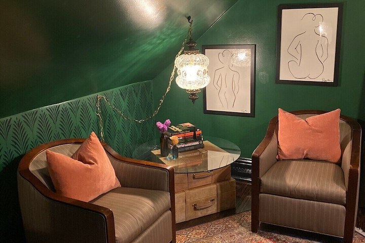 Room 25 of 102