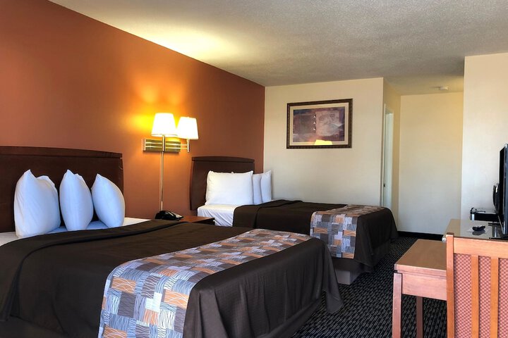Room 8 of 25