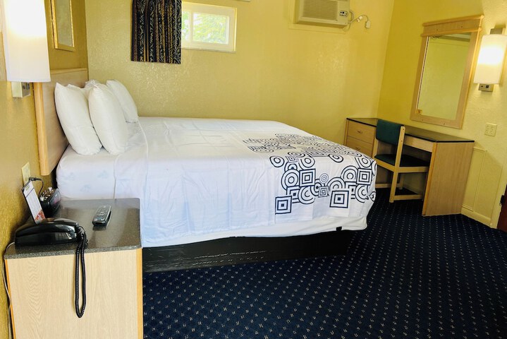 Room 13 of 40