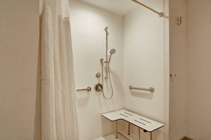 Room 14 of 39