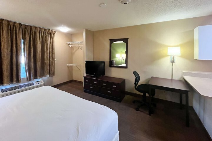 Room 17 of 27
