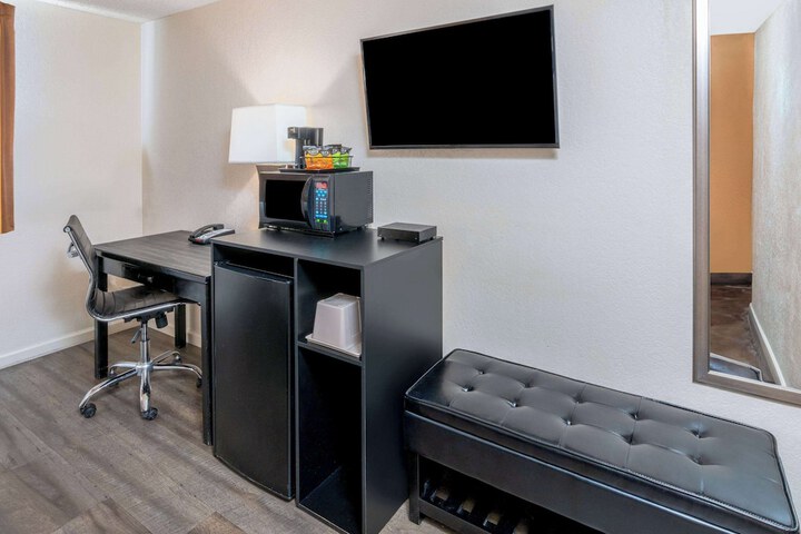 Room 22 of 28