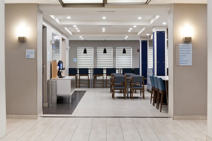 Holiday Inn Express Jourdanton - Pleasanton by IHG