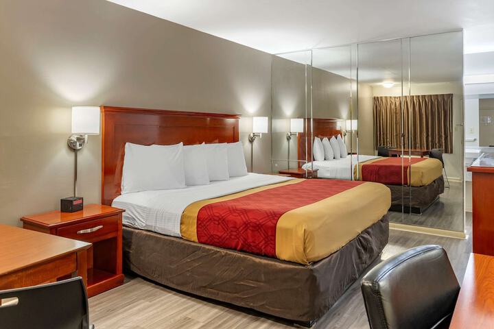 Room 10 of 19