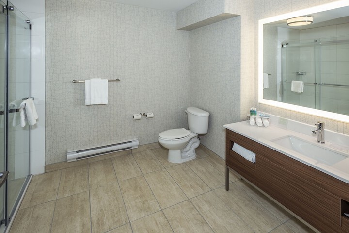 Room 44 of 348