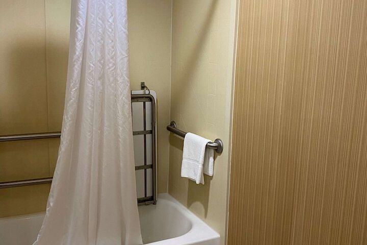 Room 10 of 43