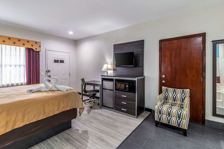 Quality Inn & Suites Canton