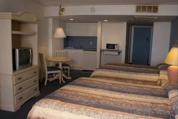 Room 16 of 18