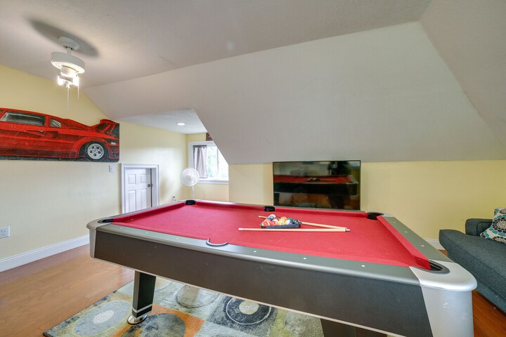 Inviting Connellsville Getaway w / Deck!