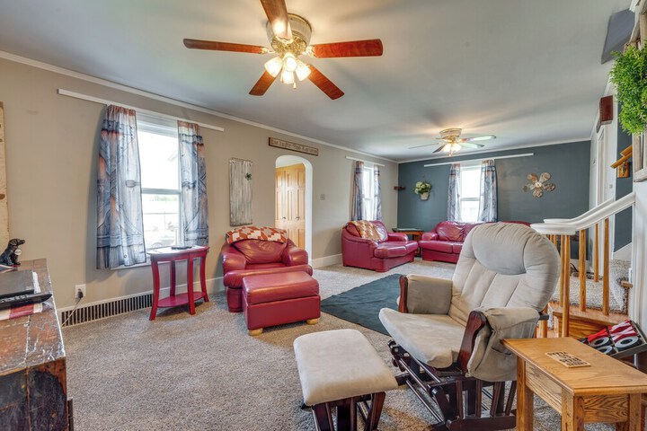 Cozy Iowa Getaway w / Patio & Fenced-in Yard!