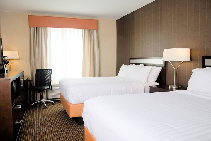 Holiday Inn Express Hotel & Suites Watertown-Thousand Island by IHG