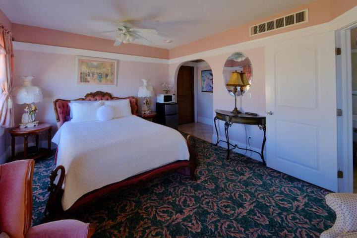 Shorelight Inn