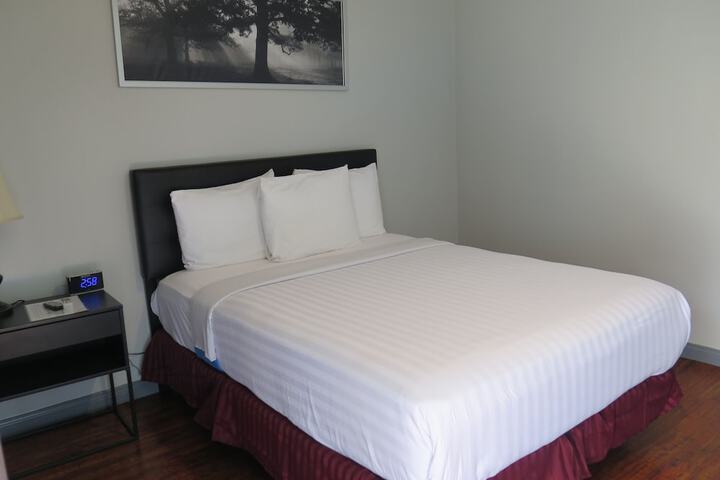 Room 6 of 25