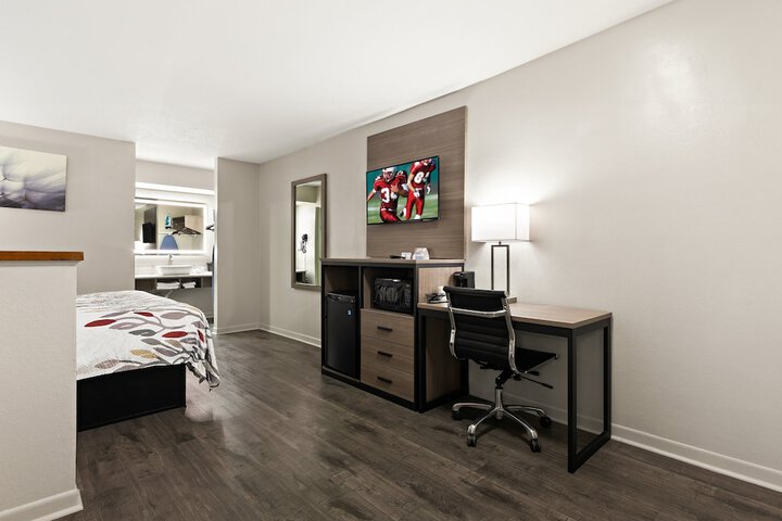 Room 10 of 27