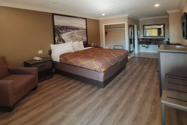 Room 22 of 35