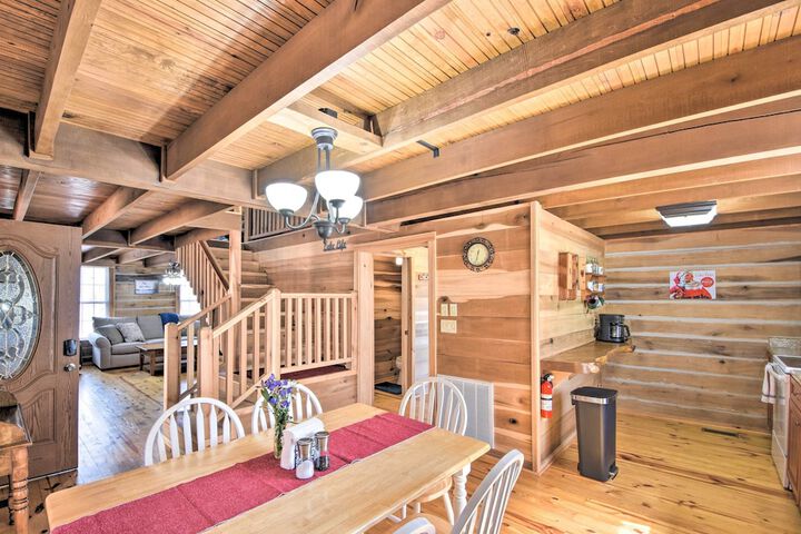 The Lake Place Cabin w / Golf Cart & Free Kayaks!