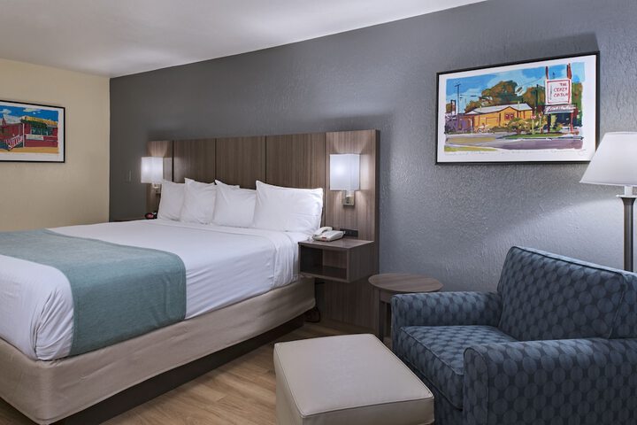 Room 9 of 37