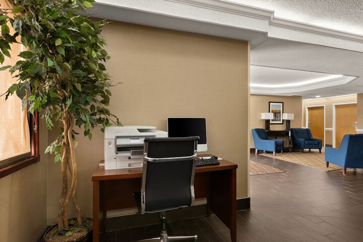 Business Center 30 of 35