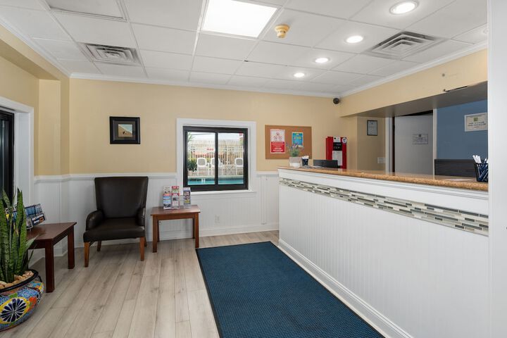 Coastal Palms Inn & Suites
