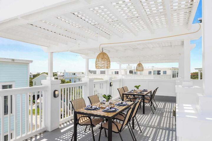 1 Block to Beach Newly Renovated 6bdr w / Rooftop Views Sand Dune by Avantstay